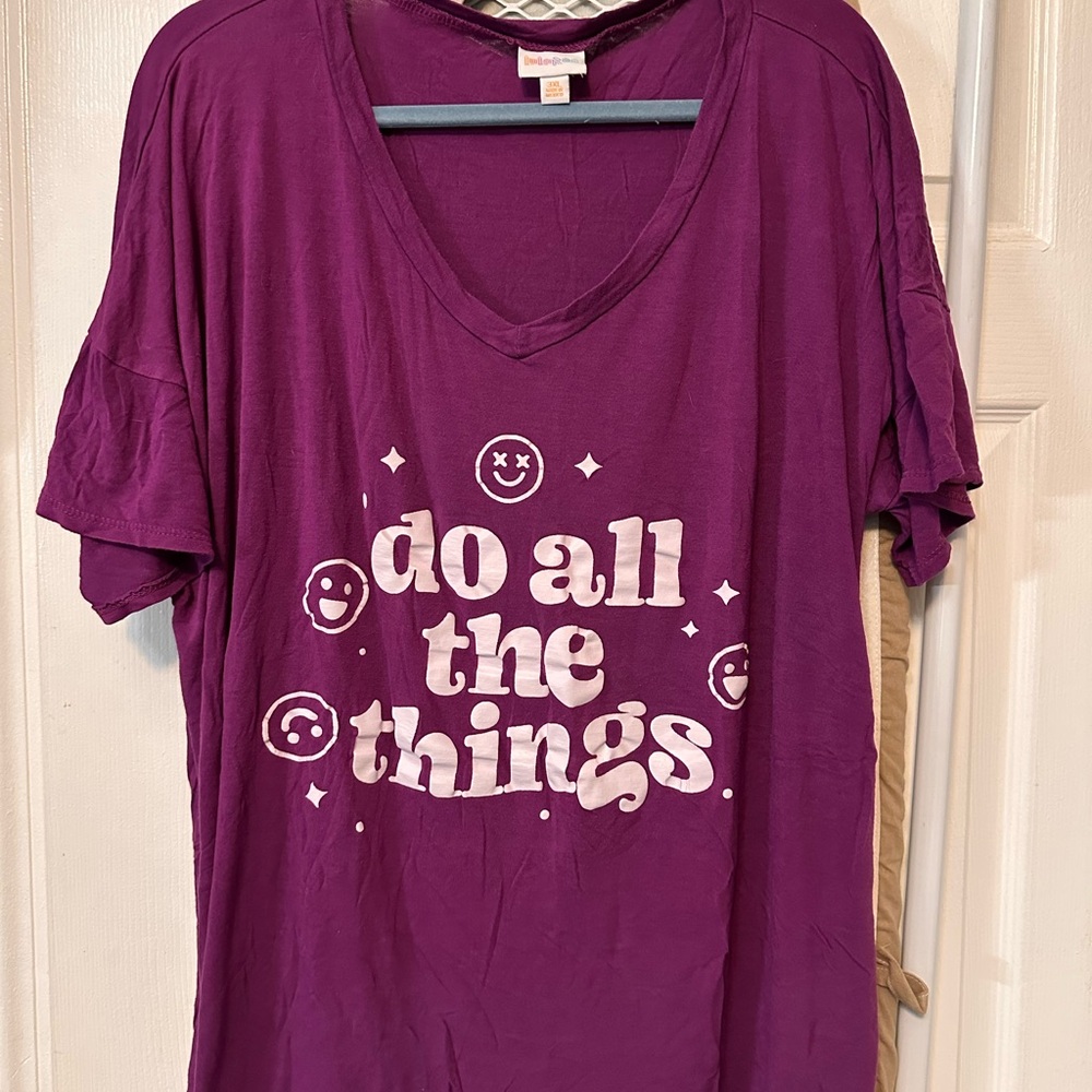 $5 - GRAB IT NOW! 
LuLaRoe Graphic Tee
